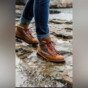 Danner ridge boot- women’s size 8